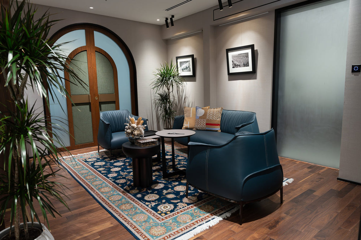 The PRJKT8 private room: two armchairs, a low table and a rug