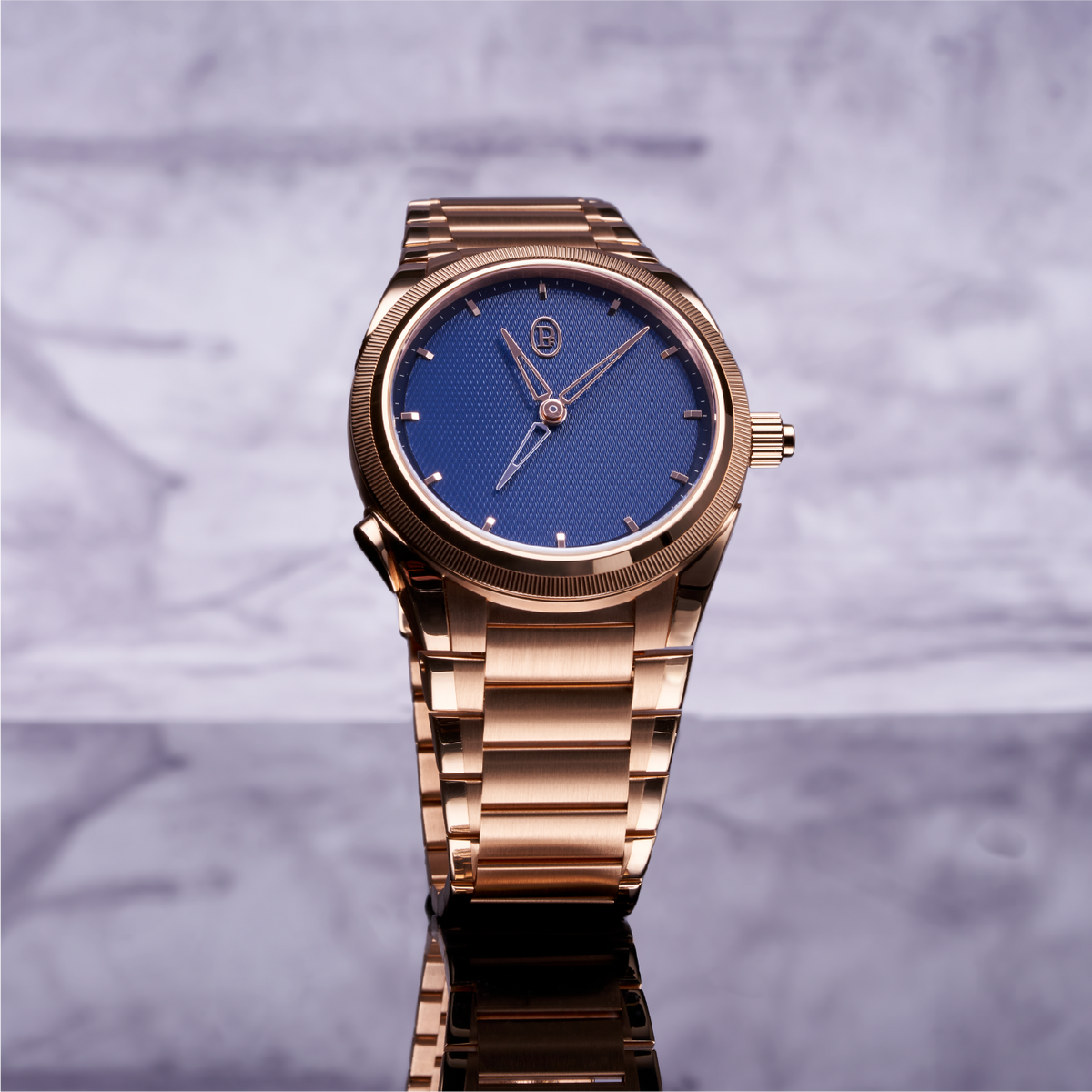 Parmigiani Fleurier Tonda PF GMT Rattrapante in gold with blue dial and integrated gold bracelet, front view