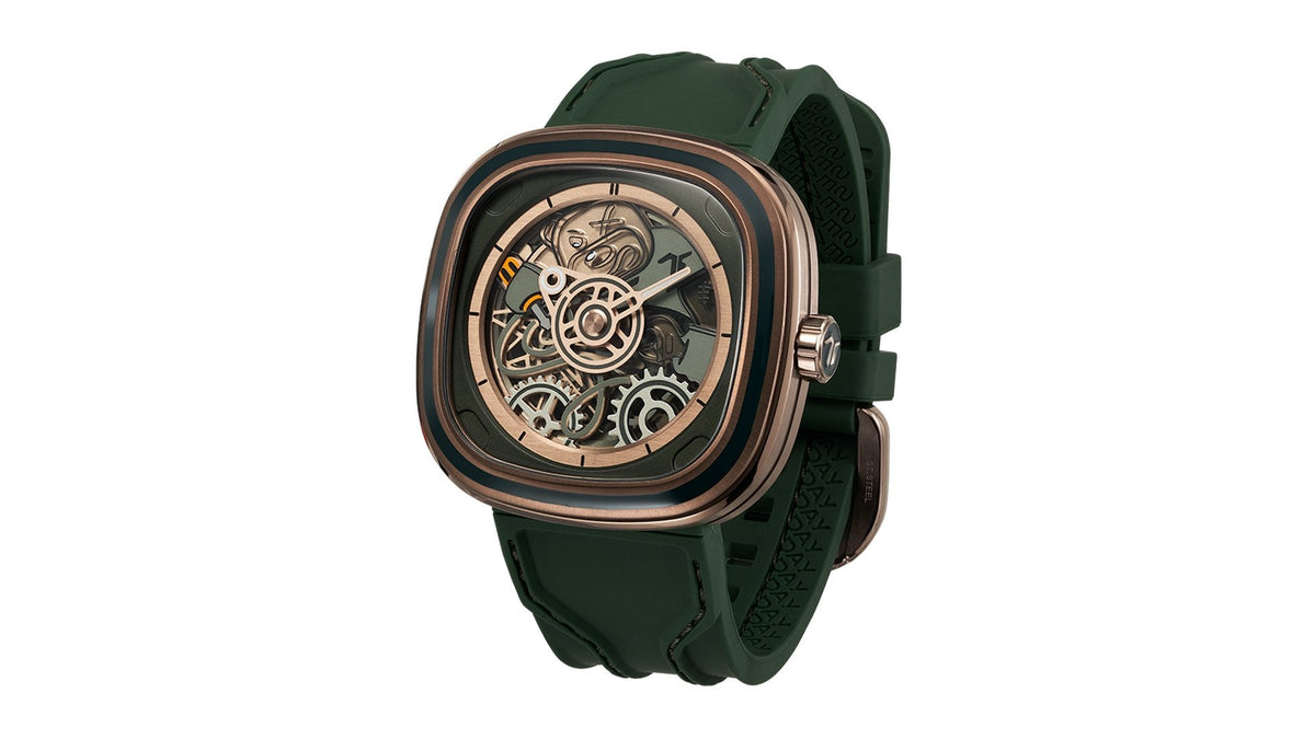 SEVENFRIDAY T2/07 “T-Riley”, angled view of the gold-brown steel case, green dial and dark green silicone strap