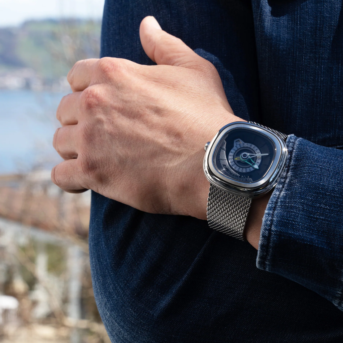 SEVENFRIDAY PG1/01 M GMT – Mean Time