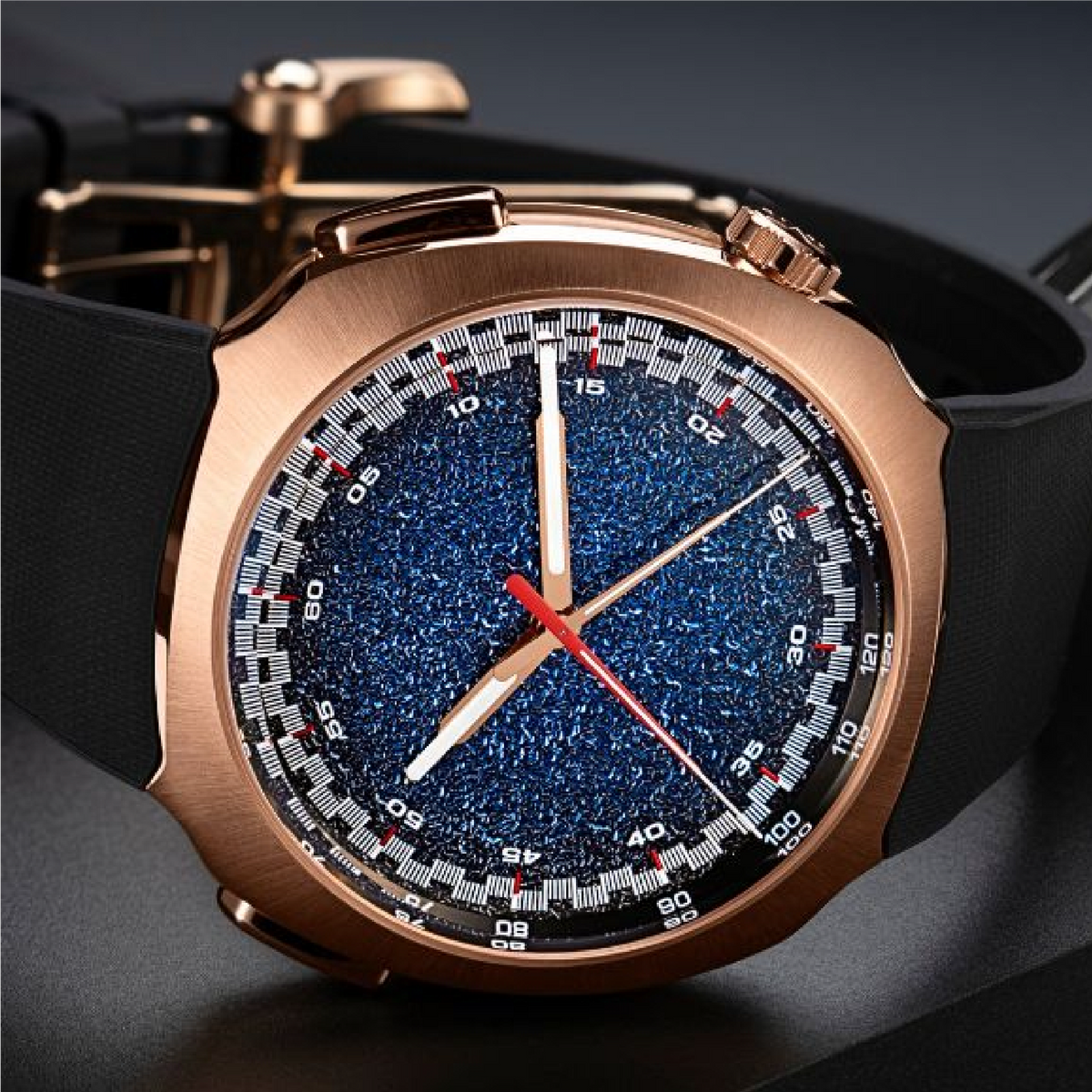 H. Moser & Cie Streamliner Flyback Chronograph Automatic – Midnight Blue Fumé