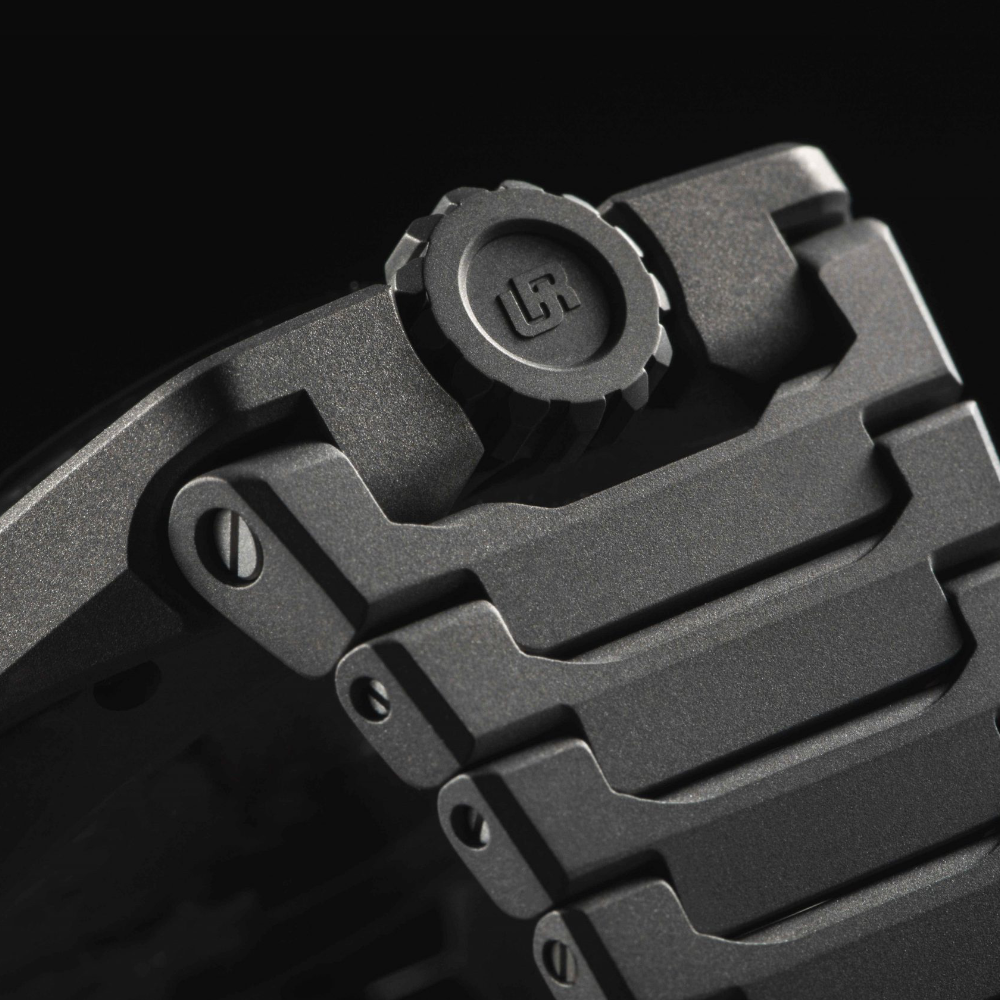 Urwerk UR-100V Full Black Titanium Jacket